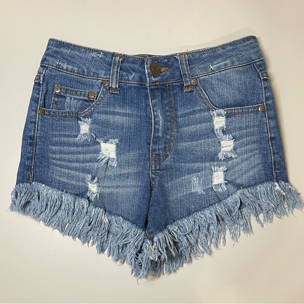 EUC Super cute super short cut off denim shorts.